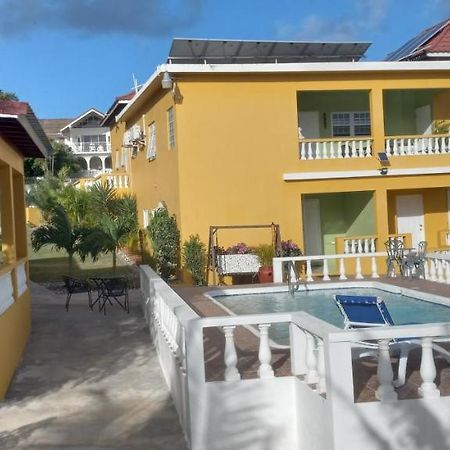 Modrians Bed & Breakfast Runaway Bay Dış mekan fotoğraf