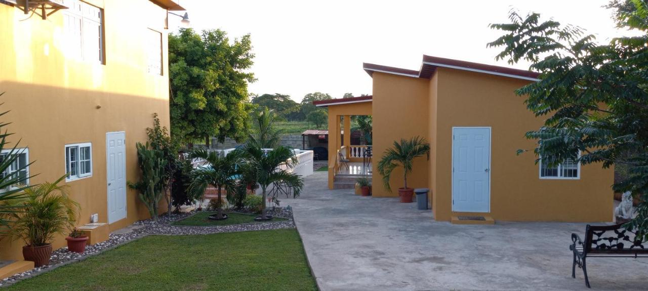 Modrians Bed & Breakfast Runaway Bay Dış mekan fotoğraf