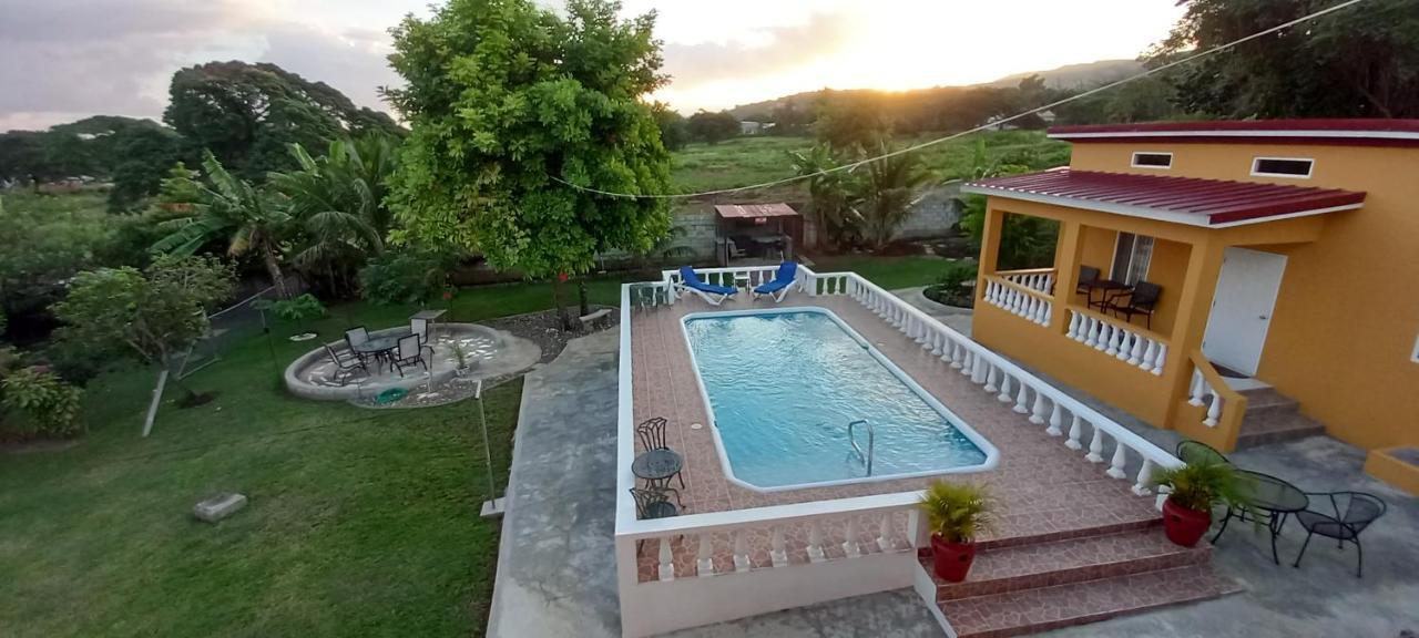 Modrians Bed & Breakfast Runaway Bay Dış mekan fotoğraf