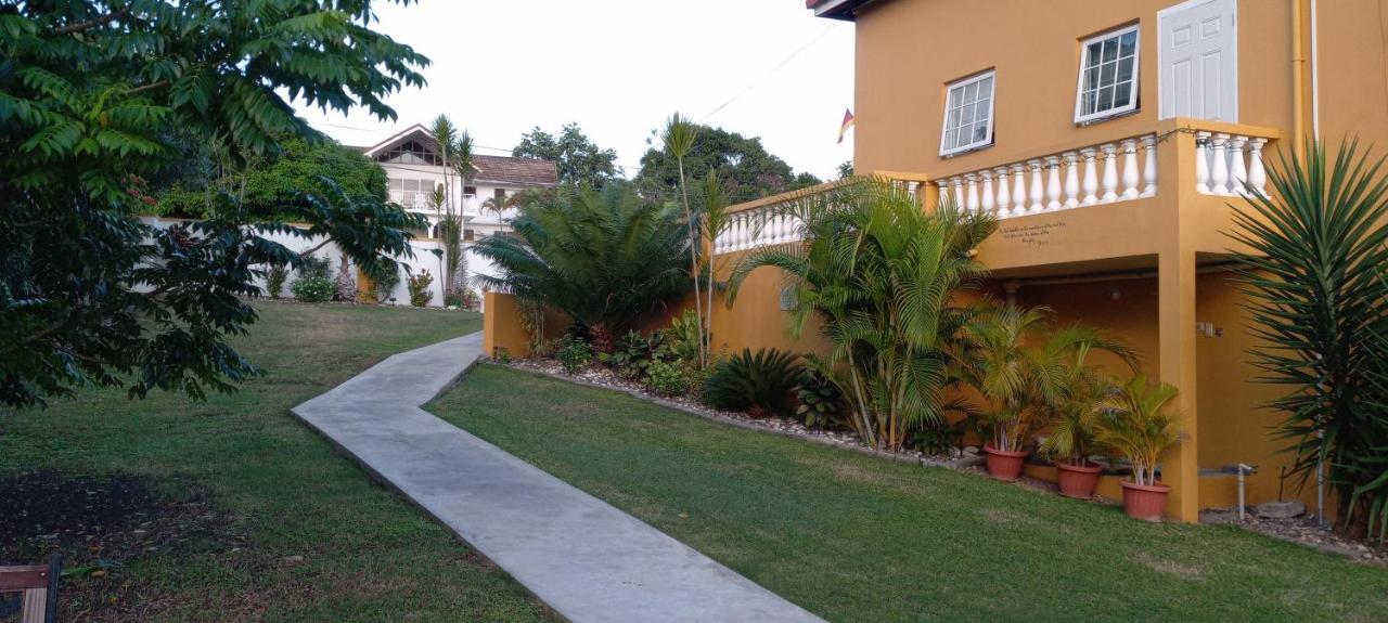 Modrians Bed & Breakfast Runaway Bay Dış mekan fotoğraf
