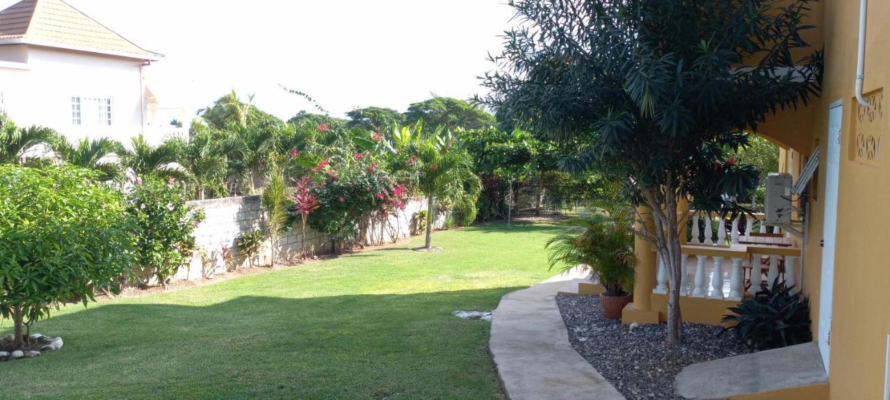 Modrians Bed & Breakfast Runaway Bay Dış mekan fotoğraf