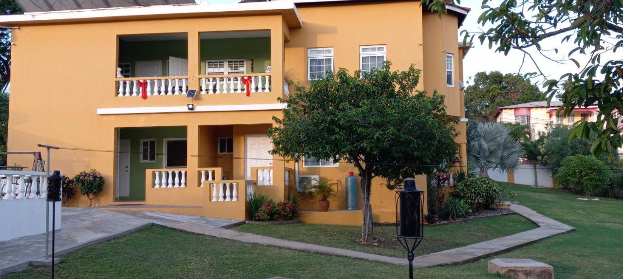 Modrians Bed & Breakfast Runaway Bay Dış mekan fotoğraf